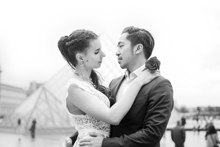 VIDEO – Une journée à Paris avec des mariés